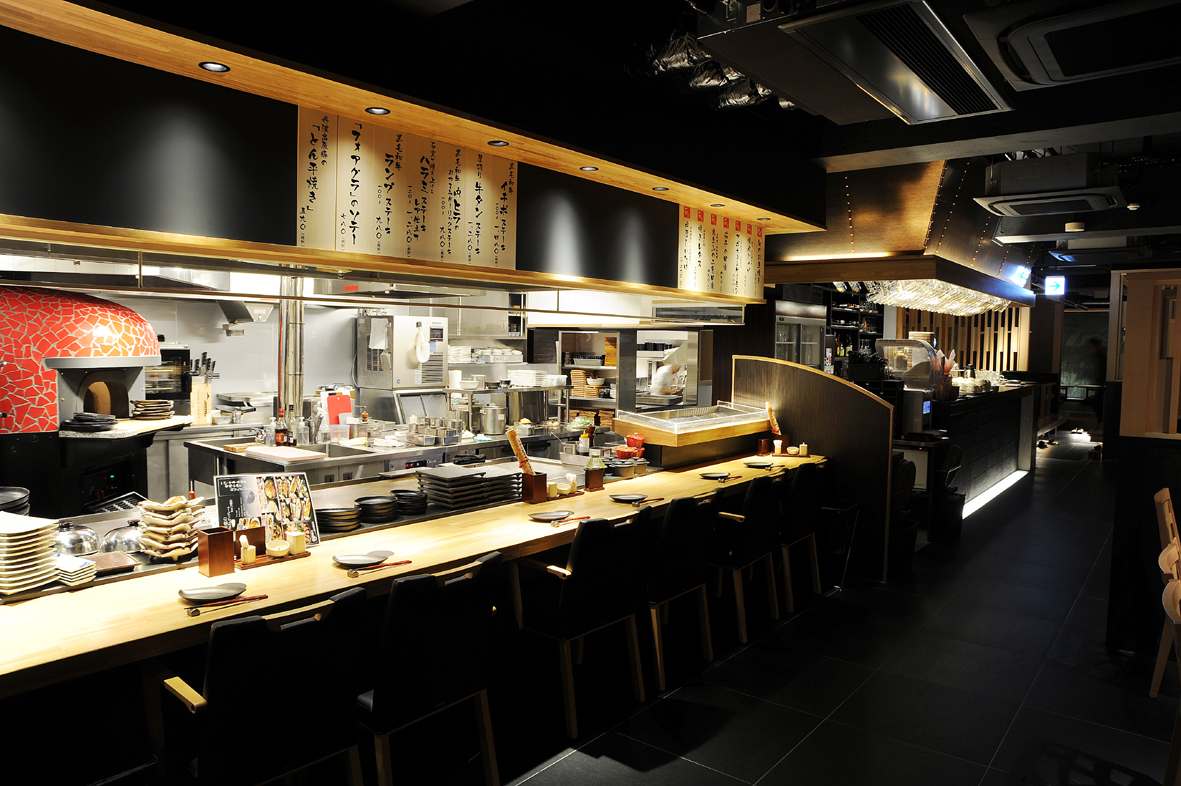 京の街並みをイメージした店内
